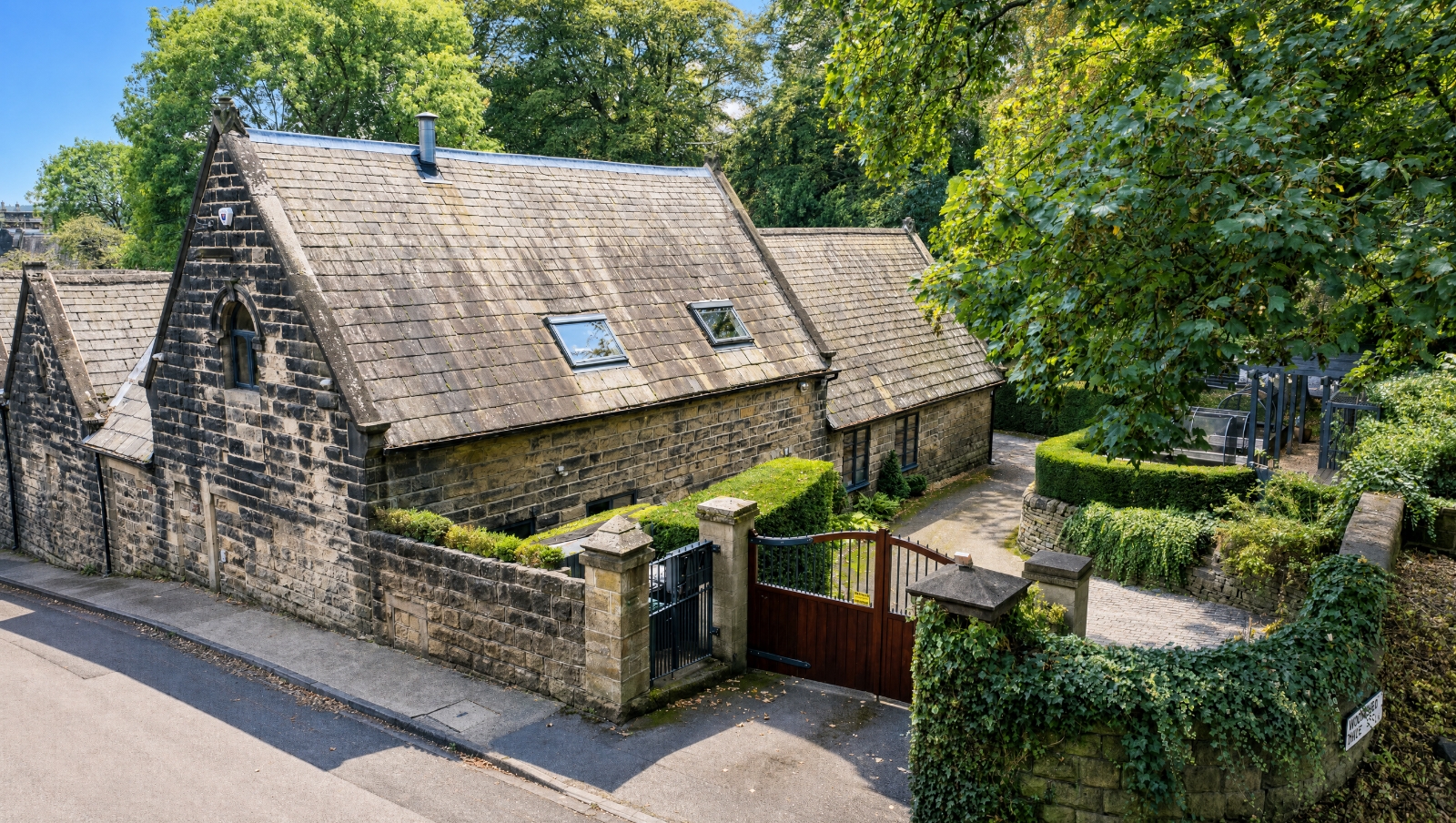 Woodleigh Hall View, Woodlands Drive, Rawdon, Leeds, LS19