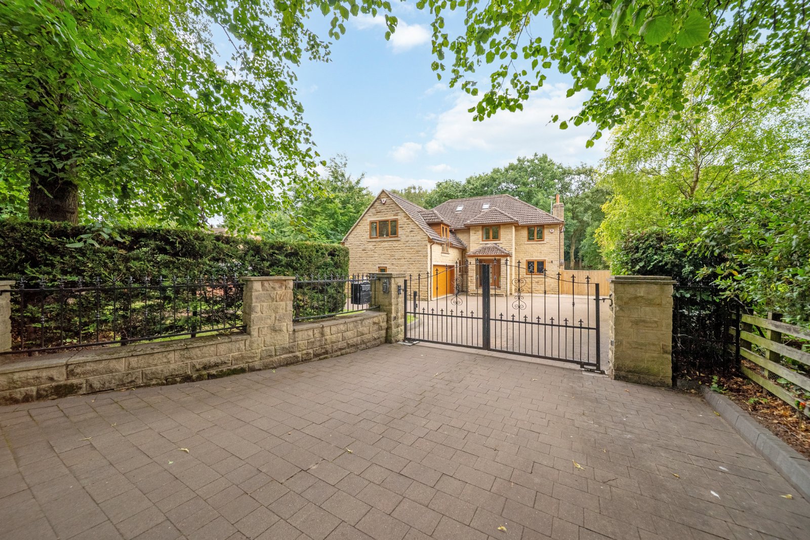 Clara Drive, Calverley, Pudsey, West Yorkshire, LS28