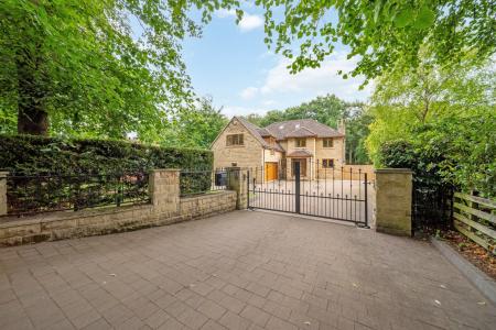 Clara Drive, Calverley, Pudsey, West Yorkshire, LS28
