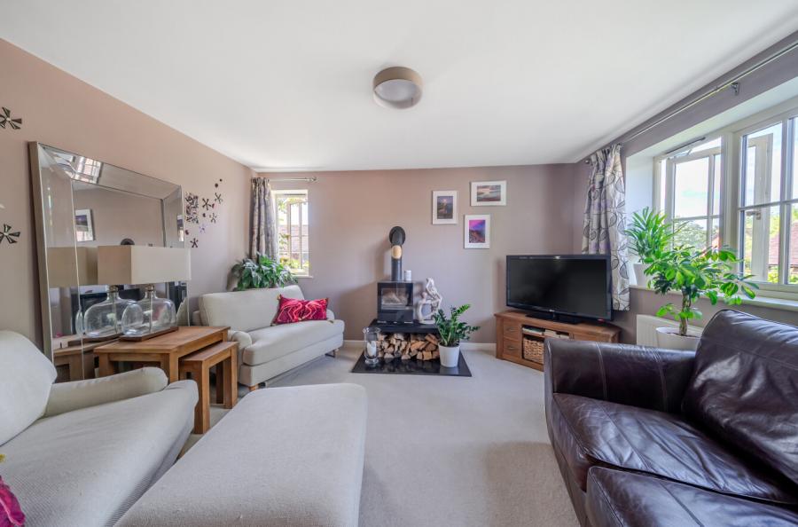 3 bedroom  semi-detached semi-detached house for sale