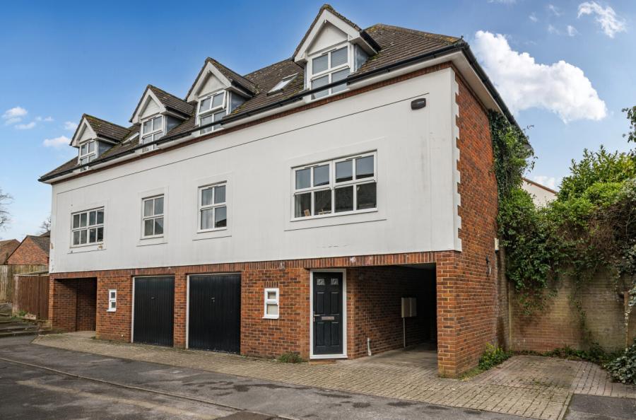 3 bedroom  terraced house for sale