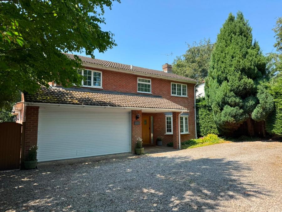 4 bedroom  detached house for sale