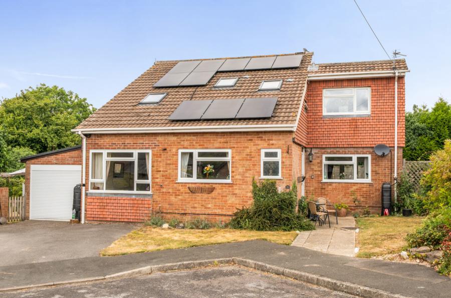 4 bedroom  detached house for sale