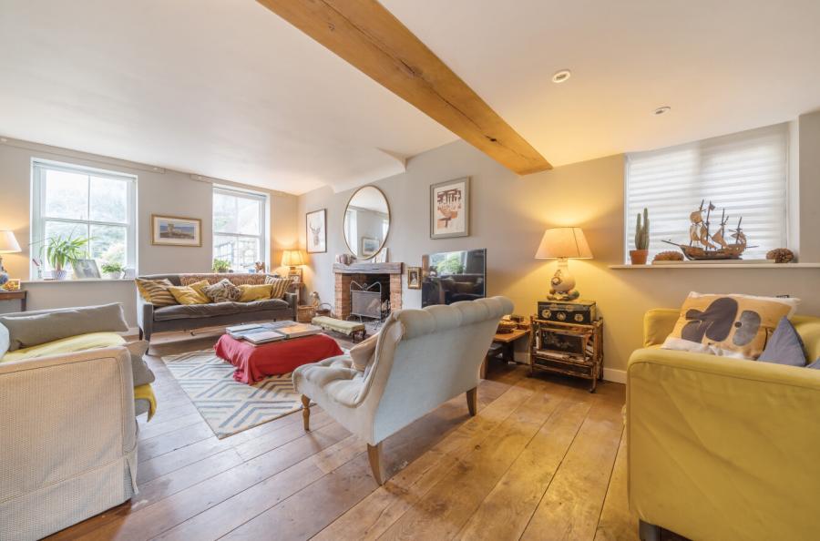 5 bedroom  semi-detached house for sale