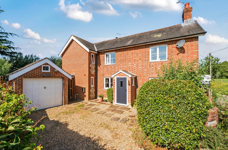 3 bedroom  semi-detached house for sale