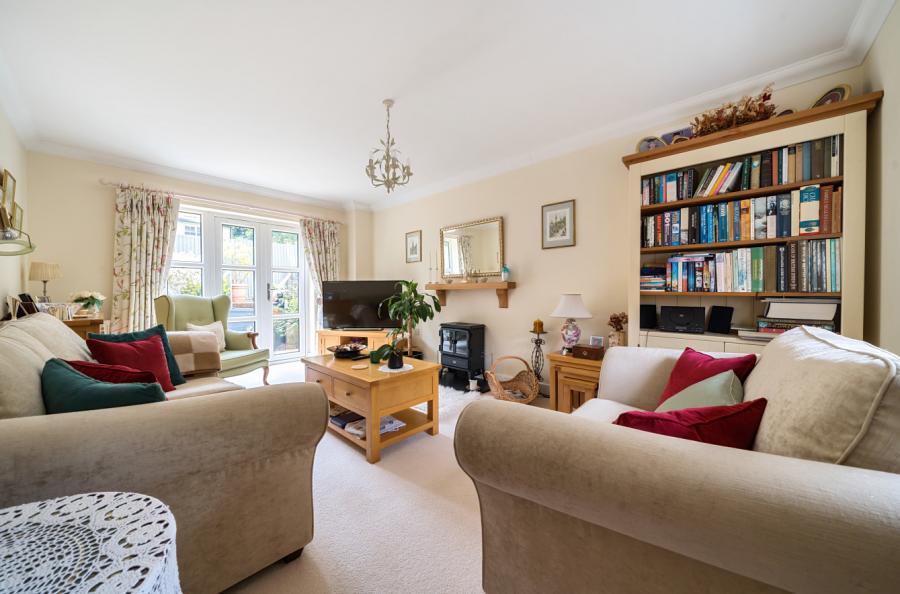 2 bedroom  semi-detached house for sale