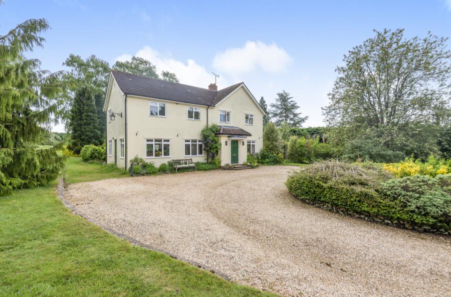 5 bedroom  detached house for sale