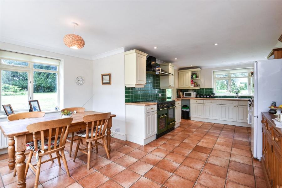 5 bedroom  detached house for sale
