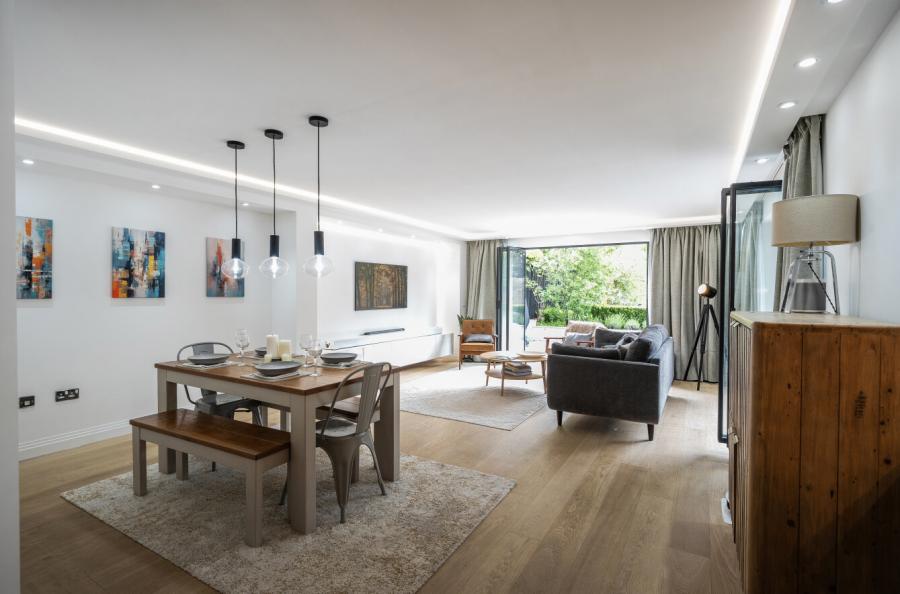 6 bedroom  semi-detached house for sale