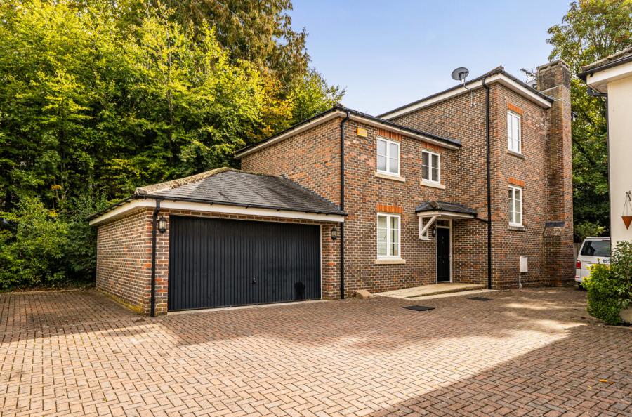 6 bedroom  detached house for sale
