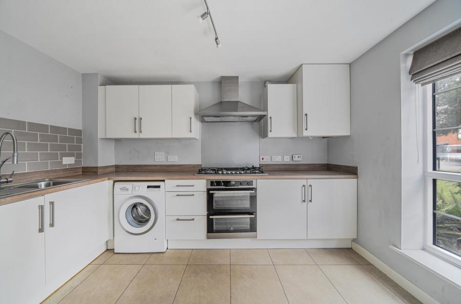 3 bedroom  semi-detached house to rent