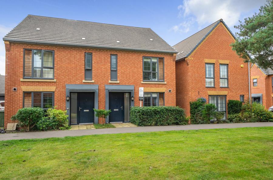 3 bedroom semi-detached house to rent