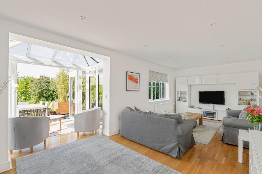 4 bedroom  detached house for sale