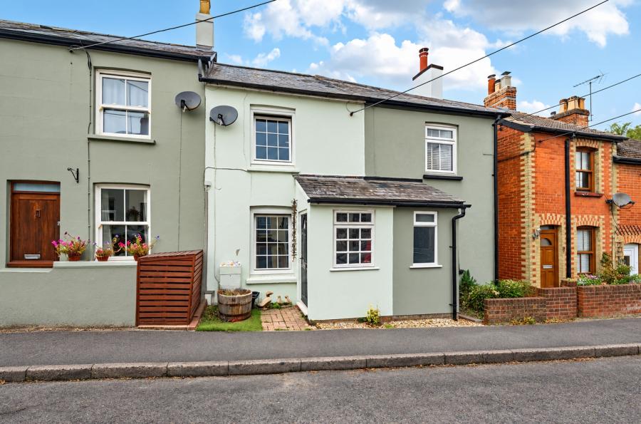 3 bedroom  terraced house for sale
