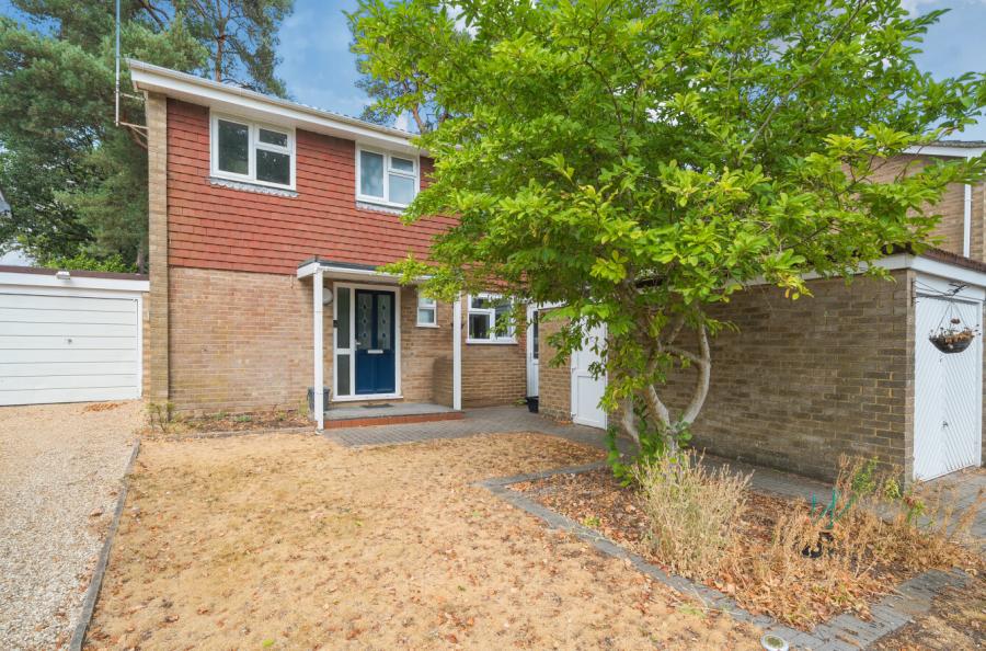 3 bedroom  detached house for sale