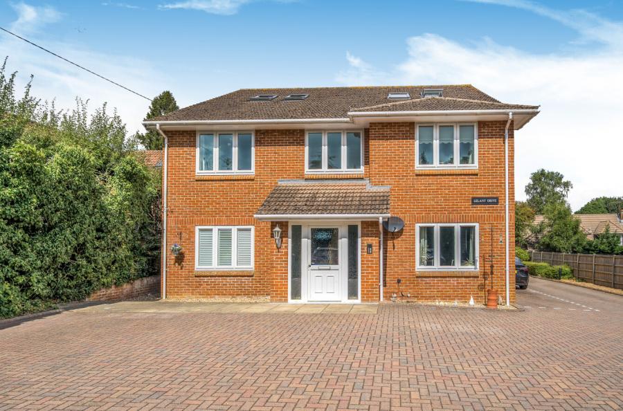 2 bedroom maisonette for sale