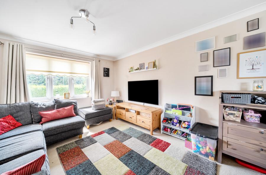 2 bedroom maisonette for sale