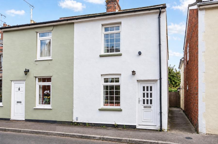 2 bedroom  semi-detached house for sale