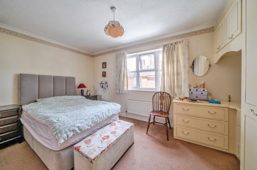2 bedroom  terraced house for sale