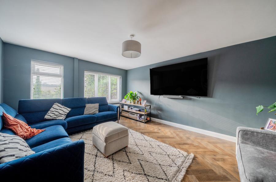 4 bedroom  semi-detached house for sale