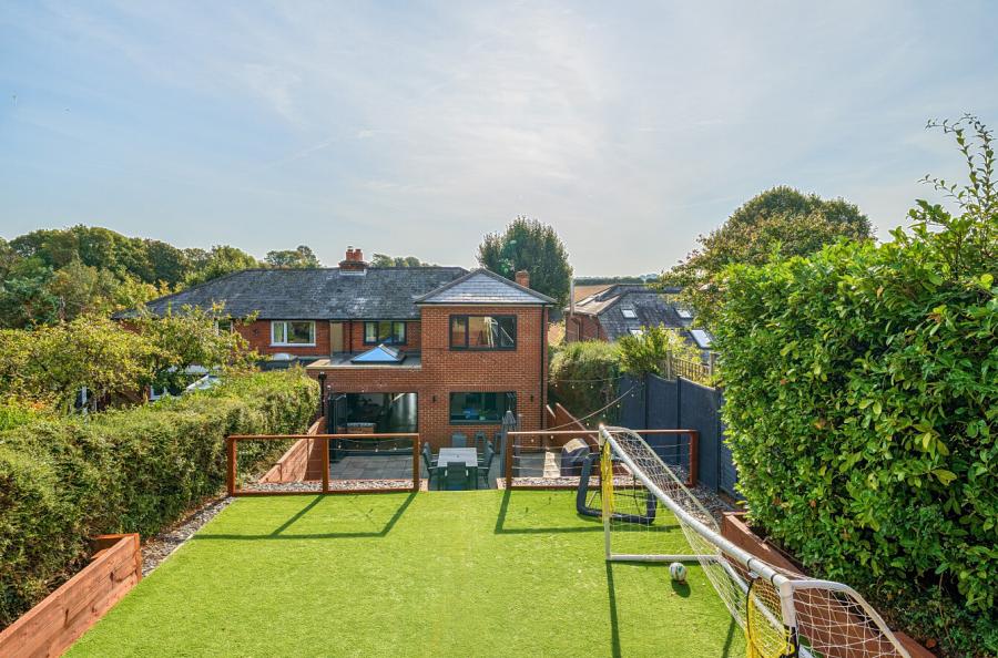 4 bedroom  semi-detached house for sale