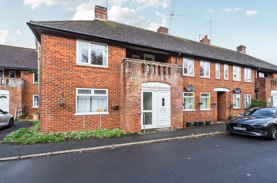 2 bedroom maisonette for sale