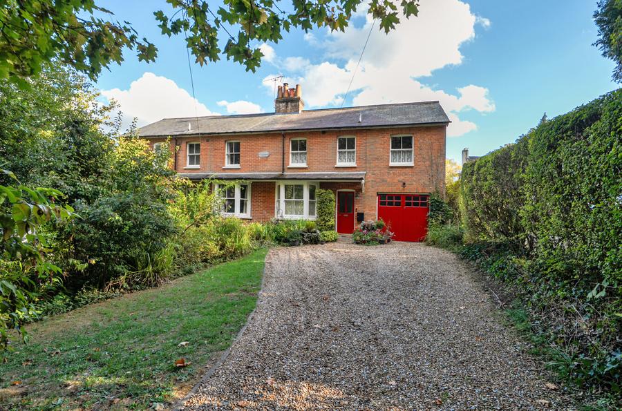 4 bedroom  semi-detached house for sale