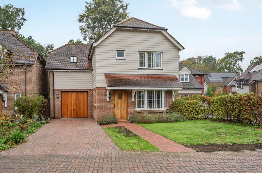 4 bedroom  detached house for sale