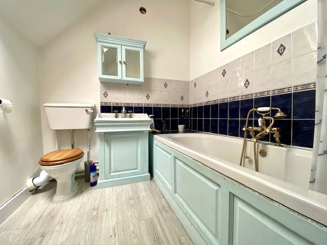 2 bedroom  semi-detached house to rent