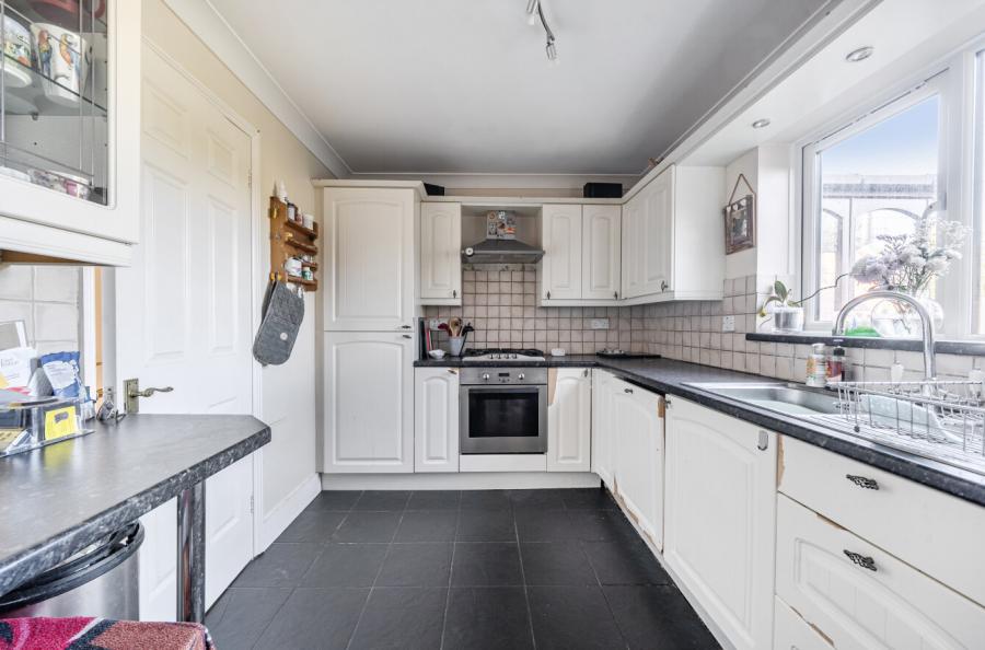 3 bedroom  detached house to rent