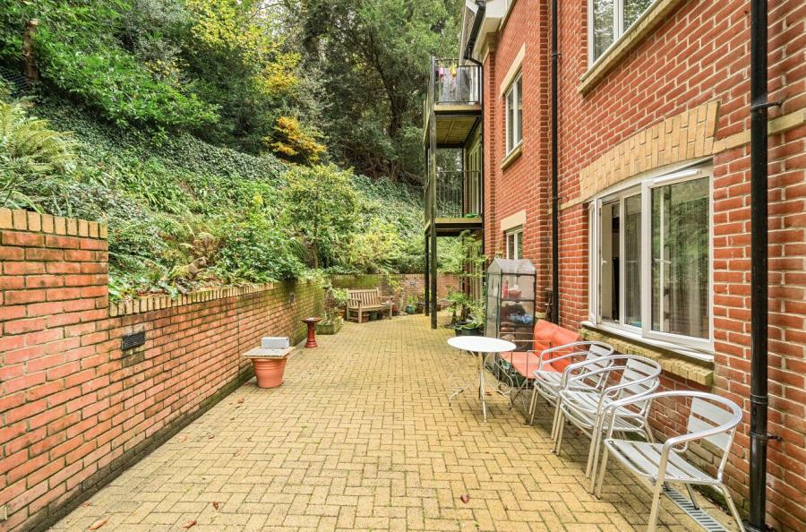 2 bedroom apartment to rent