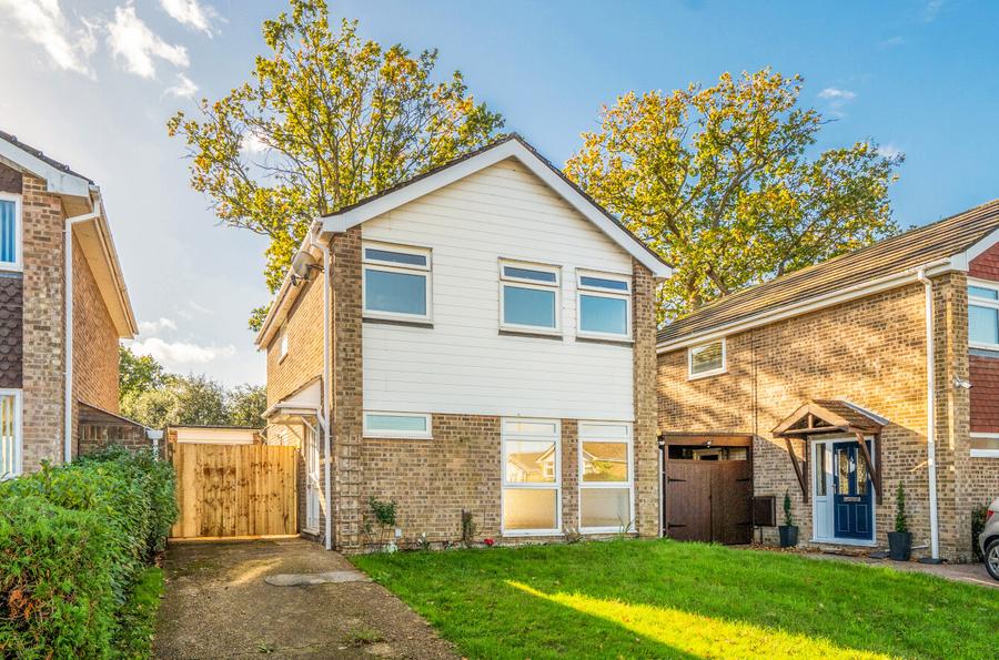 3 bedroom  detached house to rent