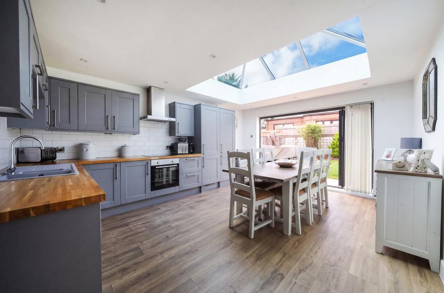 4 bedroom bungalow to rent