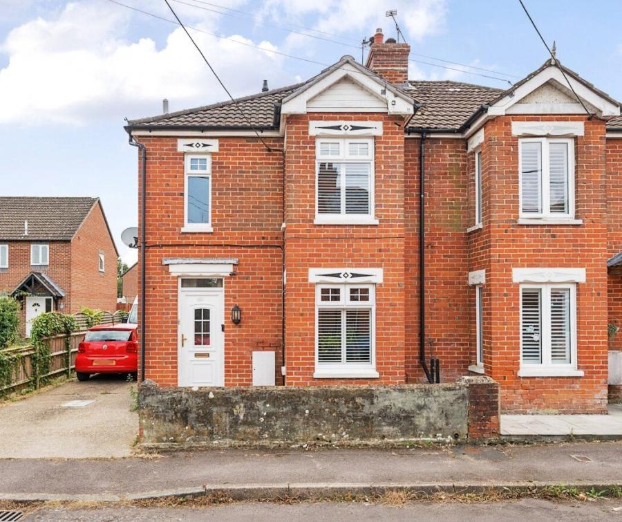 3 bedroom  semi-detached house for sale