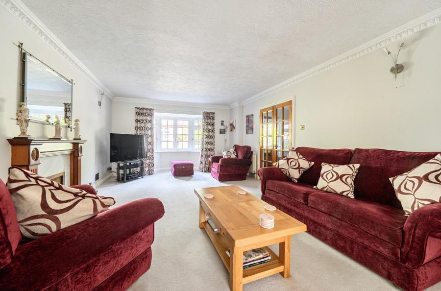 5 bedroom  detached house for sale