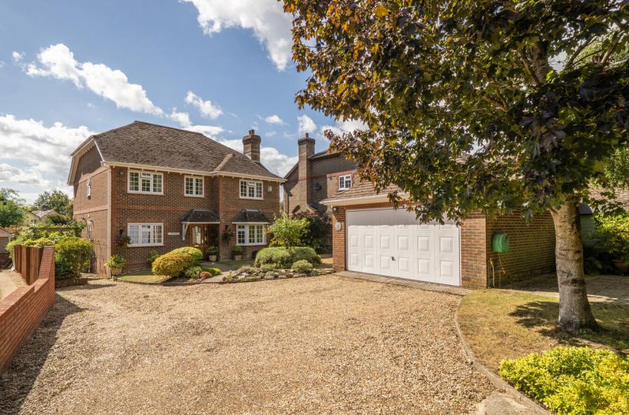 5 bedroom  detached house for sale