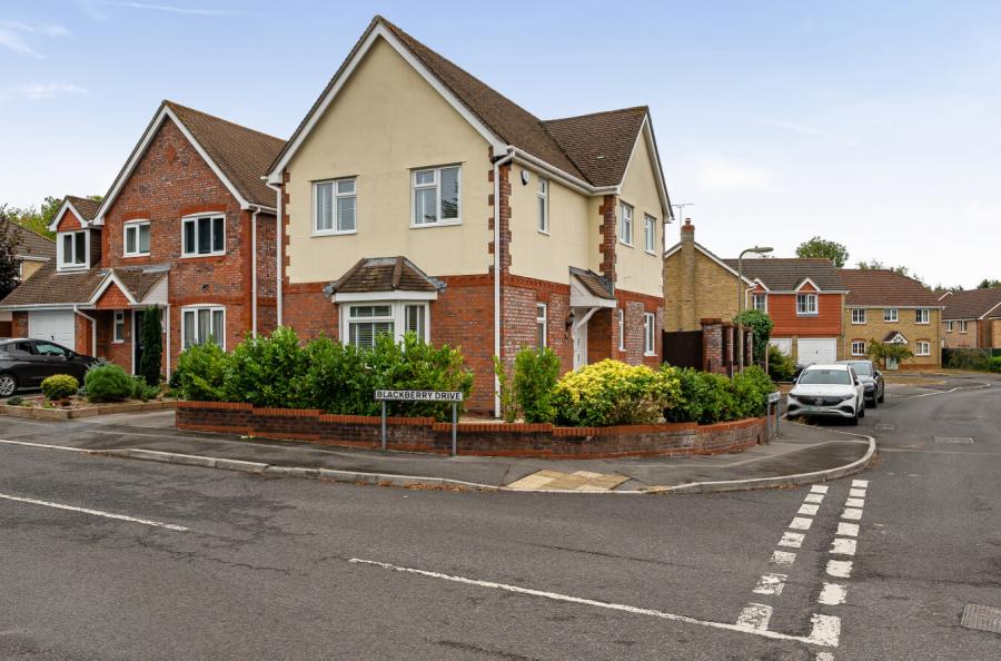 3 bedroom  detached house for sale