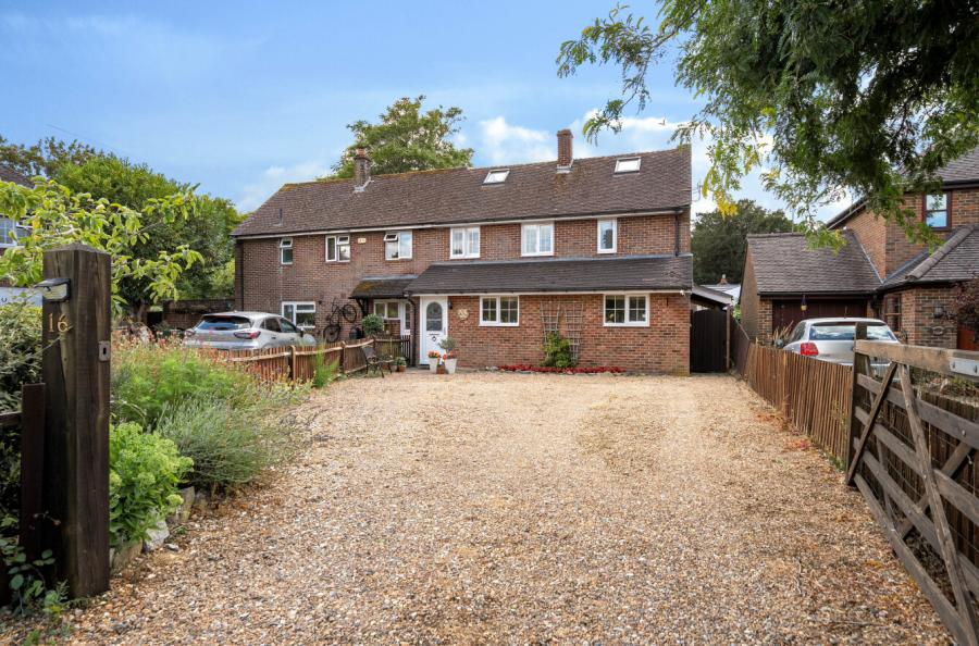 5 bedroom semi-detached house for sale