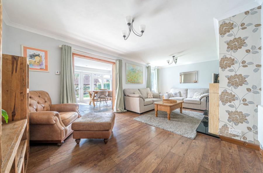 5 bedroom  semi-detached house for sale