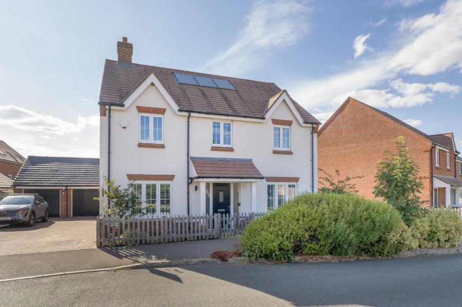 4 bedroom detached house for sale