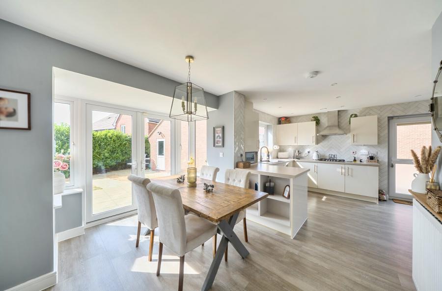 4 bedroom  detached house for sale