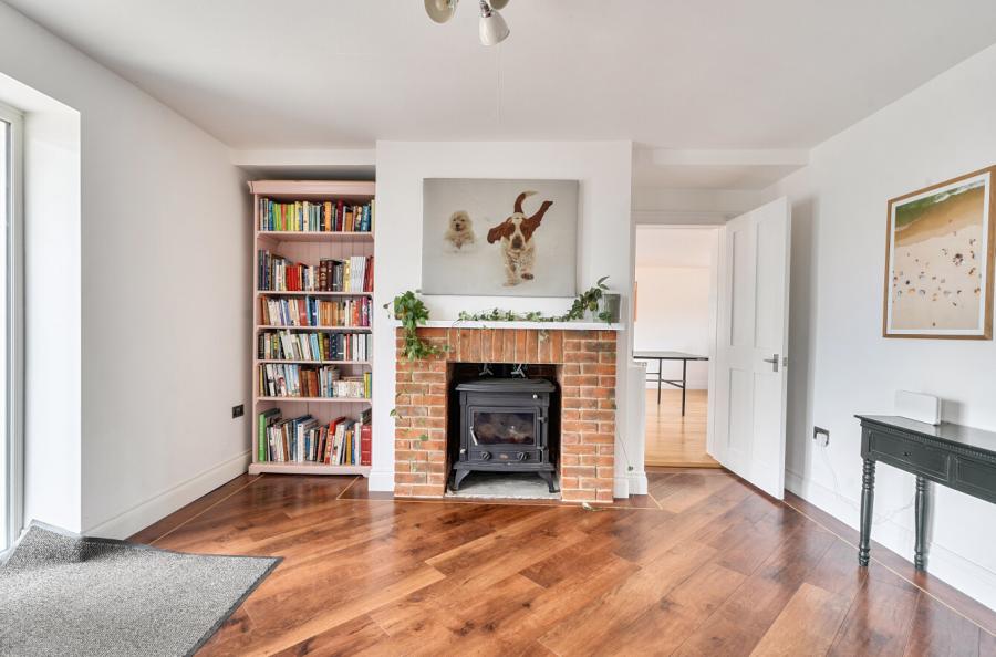 5 bedroom  detached house for sale