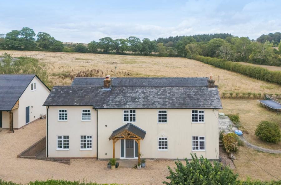 5 bedroom detached house for sale