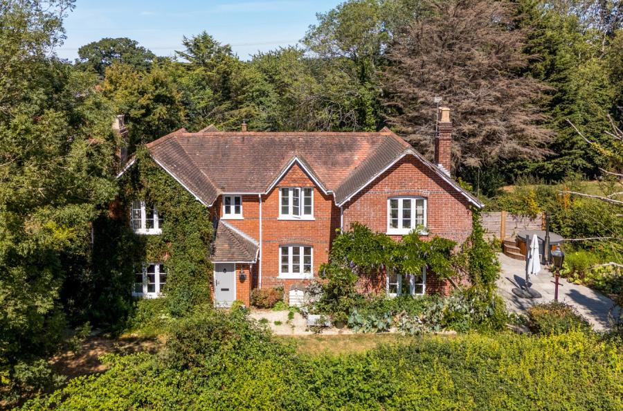 3 bedroom  detached house for sale