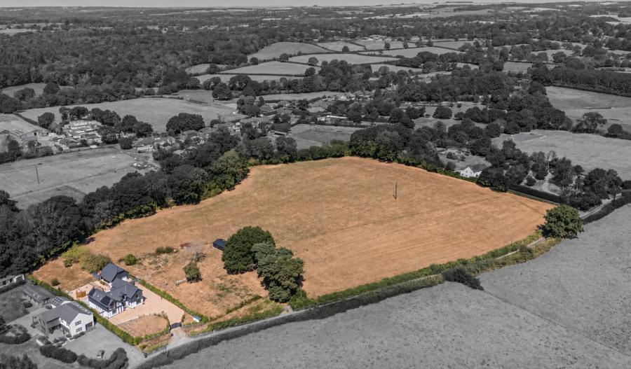 5 bedroom  detached house for sale