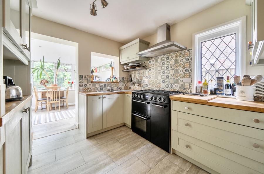 3 bedroom  semi-detached house for sale
