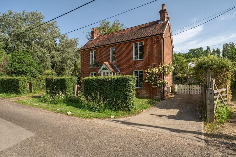 3 bedroom  detached house for sale