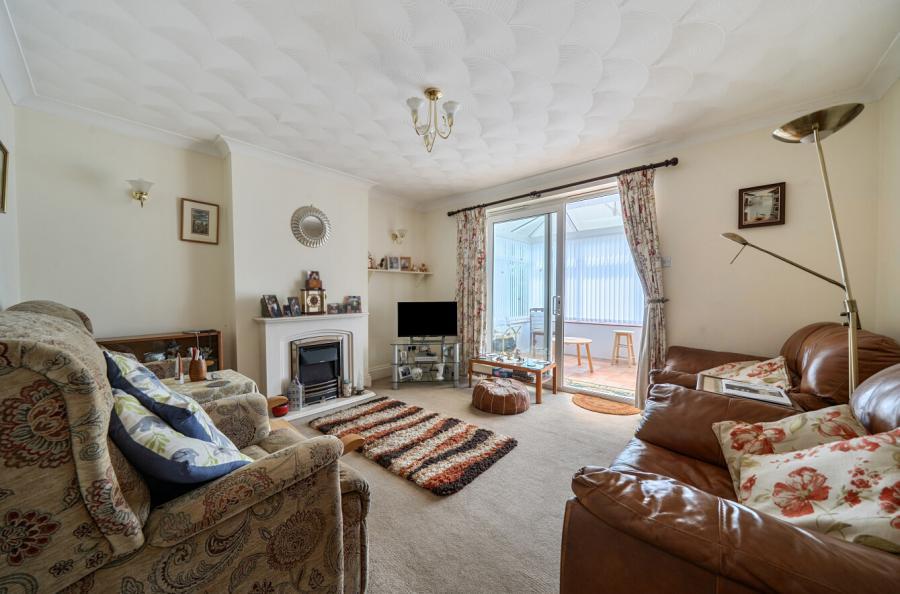 2 bedroom  detached bungalow for sale