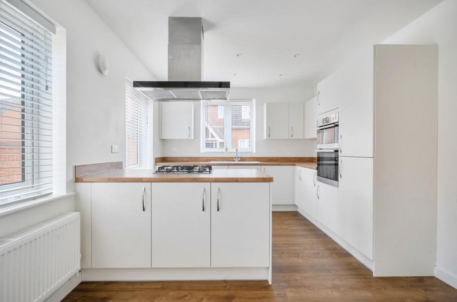 4 bedroom  detached house for sale
