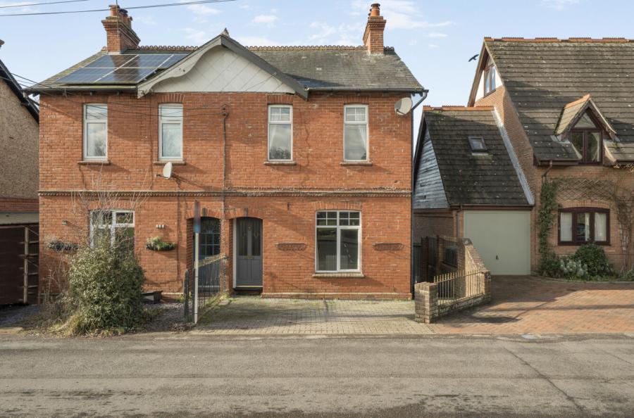 2 bedroom  semi-detached house for sale
